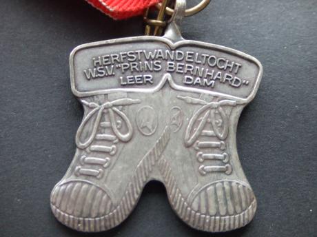 Wandelsportvereniging Prins Bernhard Leerdam oude wandelschoenen